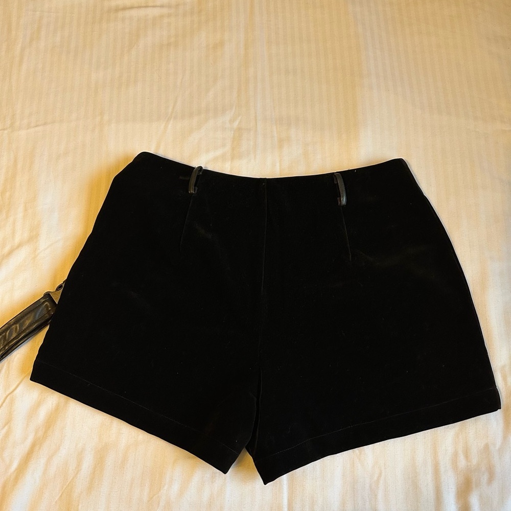 High Rise Black Velvet Lychee the Label Shorts NWT - Picture 5 of 5